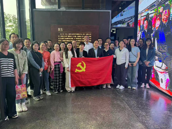机关党员参观上海人民城市实践展示馆等教育基地 机关党员参观上海人民城市实践展示馆等教育基地