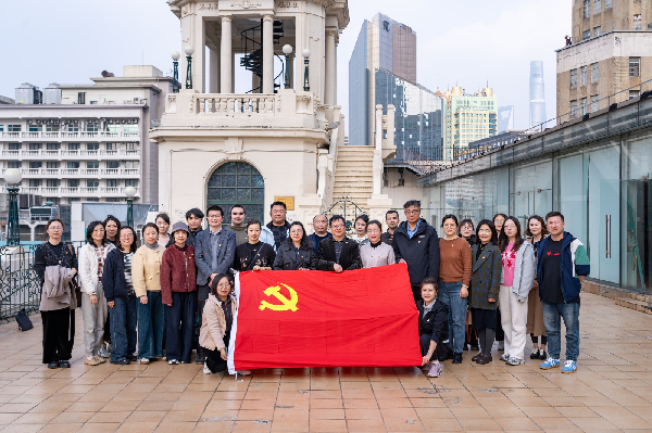 校友办(基金会)党支部与学工部党支部联合开展 “循红色足迹 树正确政绩观”行走党课活动 校友办(基金会)党支部与学工部党支部联合开展 “循红色足迹 树正确政绩观”行走党课活动