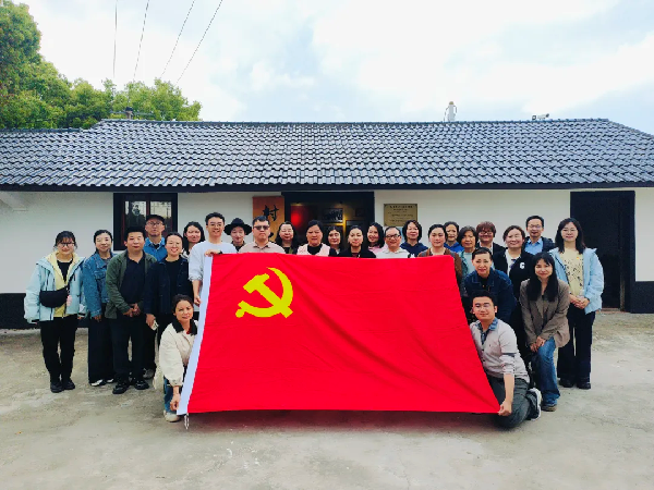 “党旗引领劳动美 校地联建促振兴”主题党日活动 “党旗引领劳动美 校地联建促振兴”主题党日活动